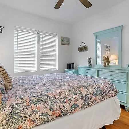 The Margaritaville House! Sleeps 13! Ocean Views And Rooftop Deck-2